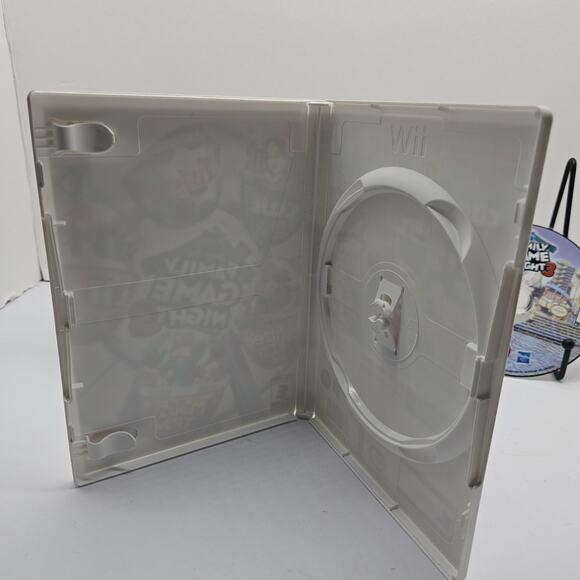 Hasbro Family Game Night 3 (Nintendo Wii, 2010) CIB Tested And Working - Picture 2 of 4